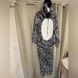 PTP 21 inches. 34 inches from shoulder to crotch 27 inches inseam